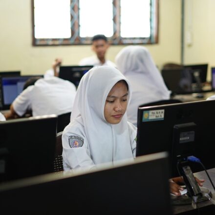 Pelaksanaan ANBK Hari Pertama Tahun 2025 di SMKS Swadhipa 2 Natar Berjalan Lancar