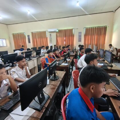 Hari Kedua ANBK 2025 di SMKS Swadhipa 2 Natar: Fokus dan Semangat Kerjakan Soal Numerasi